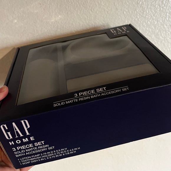 GAP HOME 3 PIECE BATH SET- Solid Matte Resin - Picture 3 of 5